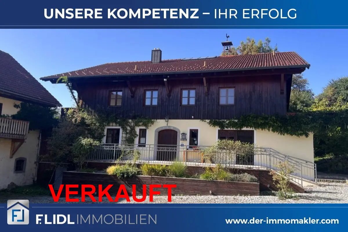 Bad Griesbach im Rottal: herrschaftliche Hofstelle (Vierseithof) in Alleinlage mit 17.855 m² Grund 