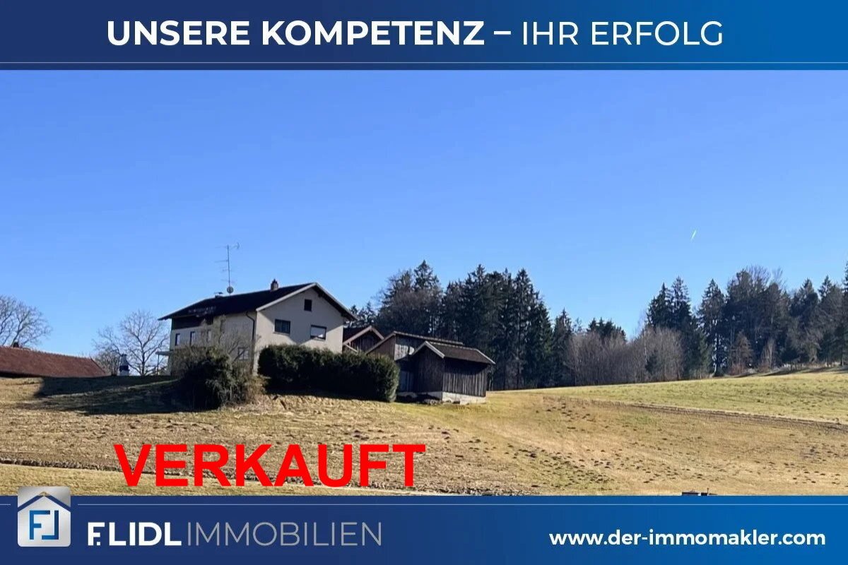 Ering am Inn: Ältere Hofstelle bei Ering am Inn mit 6200 m² Grund - Höhenlage mit herrlicher Aussicht 