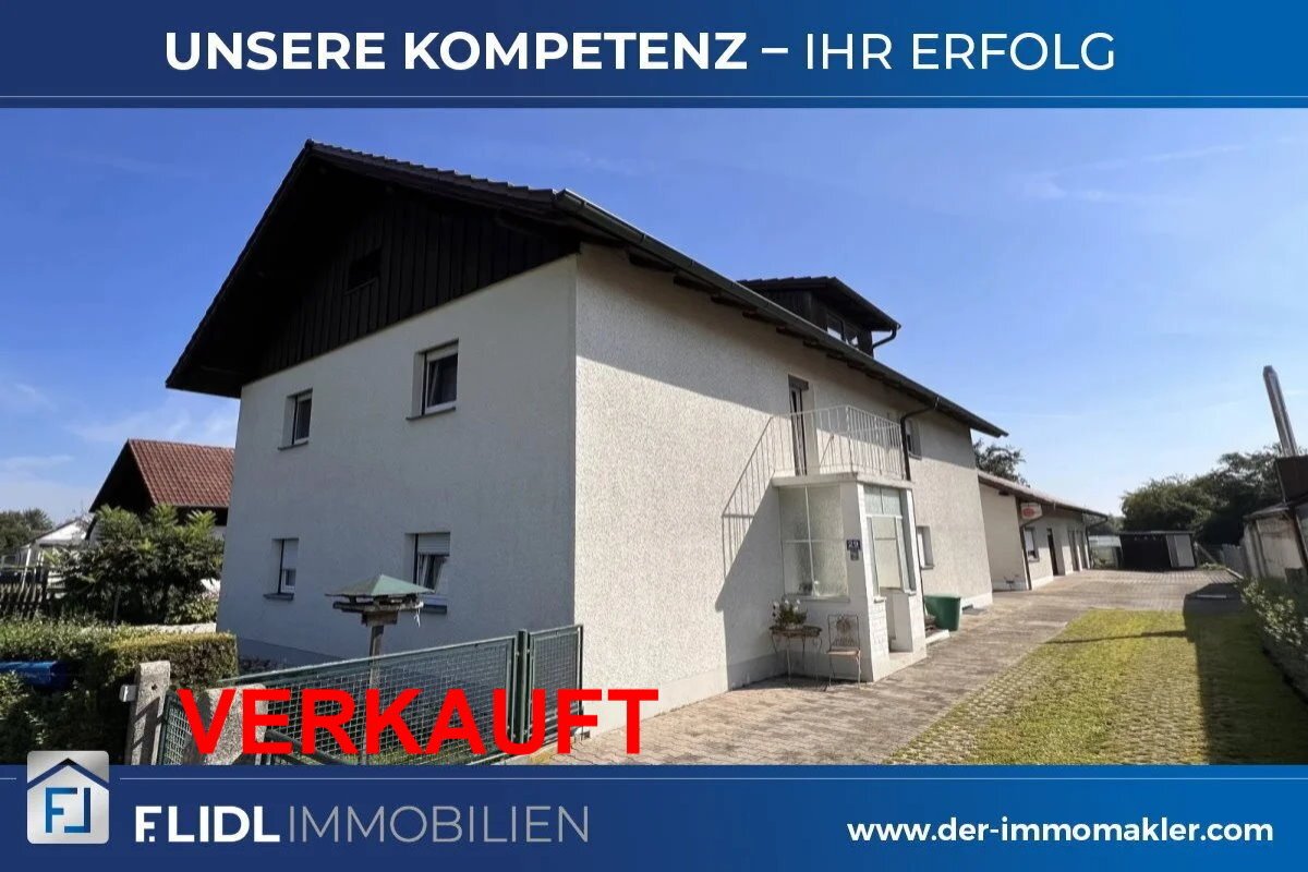 Pocking: gepflegtes 2 Fam. Haus mit Garagen und Büro Pocking: gepflegtes 2 Fam. Haus mit Garagen und Büro