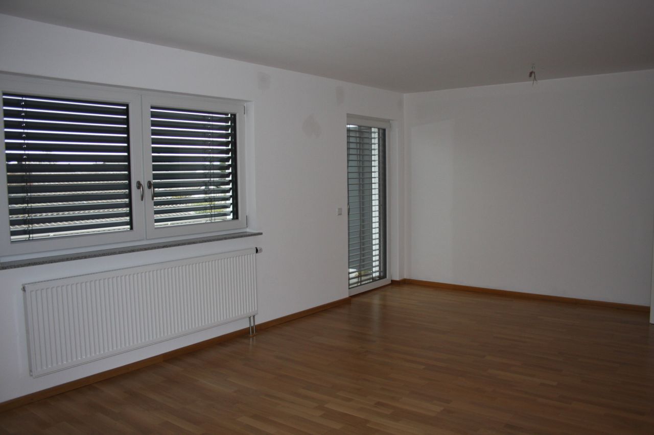 Wohnzimmer mit Balkon