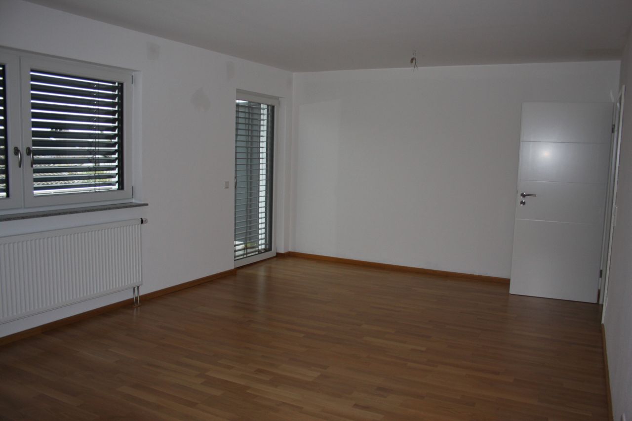 Wohnzimmer mit Balkon