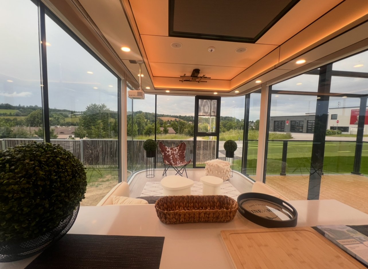 Lichtdurchflutete Panorama-Veranda mit atemberaubendem Weitblick – Ihr neues Wohlfühl-Refugium! Lichtdurchflutete Panorama-Veranda mit atemberaubendem Weitblick – Ihr neues Wohlfühl-Refugium!