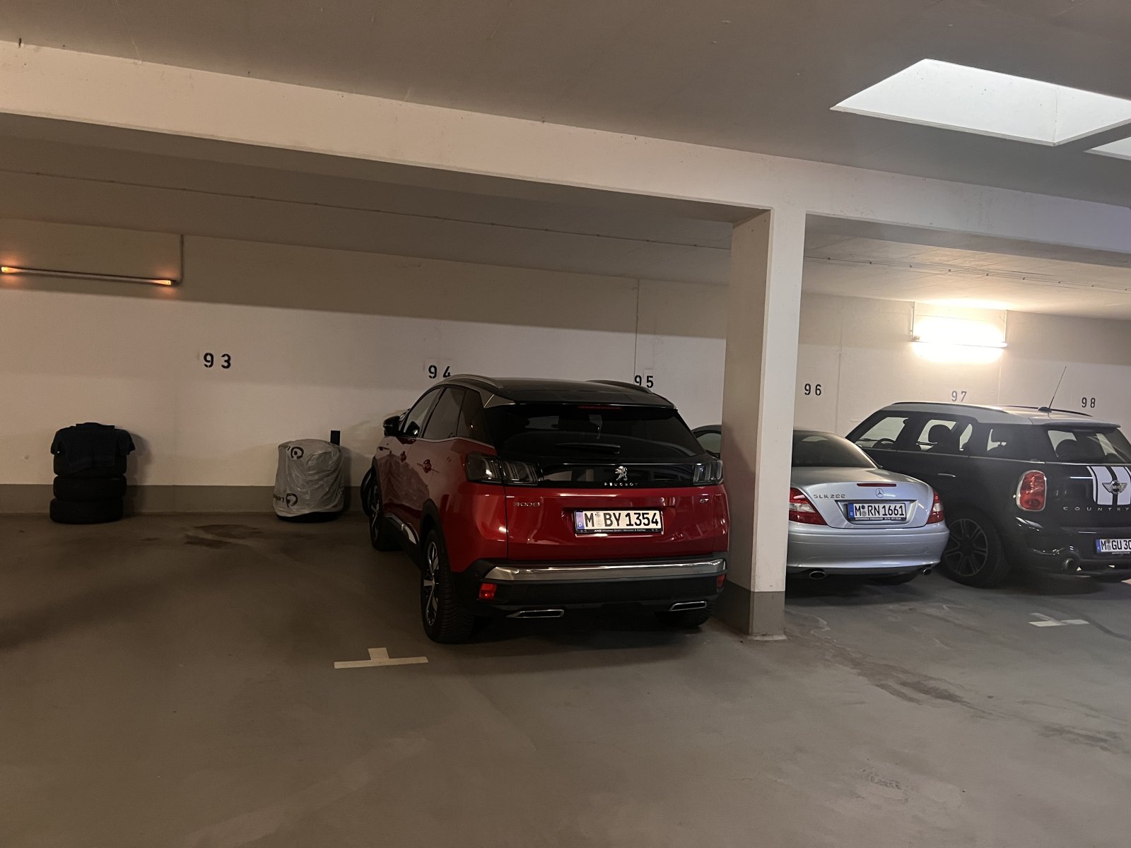 Komfortabler Stellplatz in moderner Sammelgarage - Sicherheit und Schutz für Ihr Fahrzeug