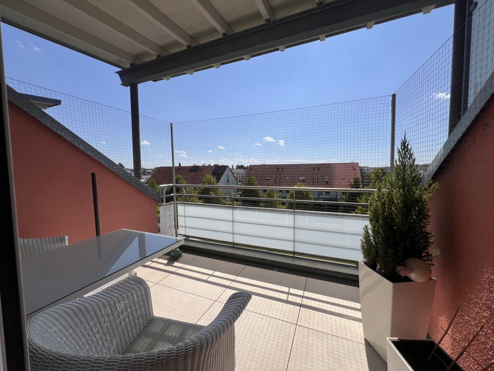 Exklusive Dachterrasse mit Weitblick und integriertem Sonnenschutz