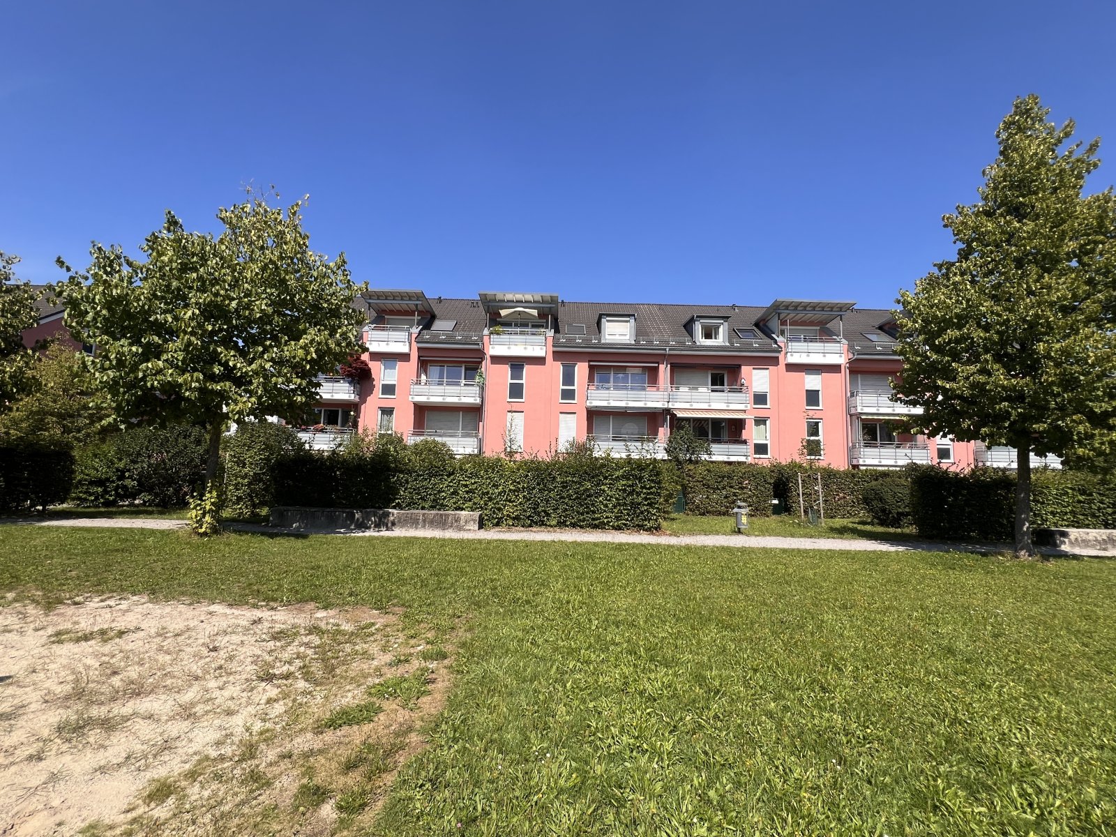 Moderne Wohnung mit Balkon in grüner Toplage