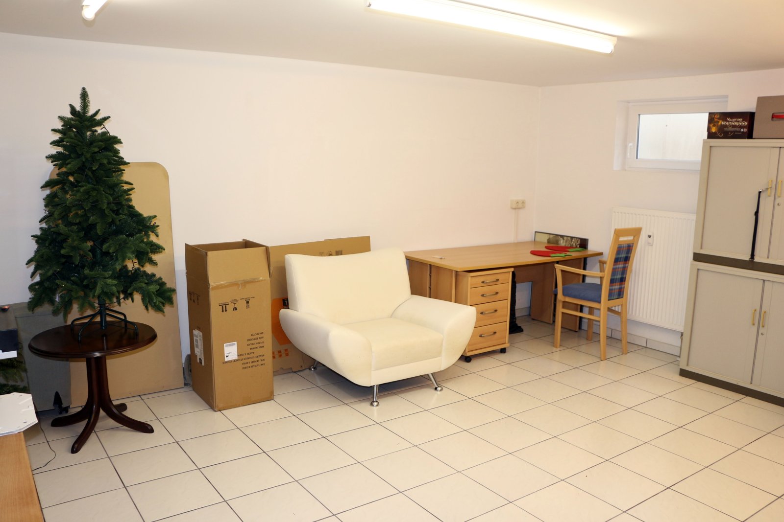 Multifunktionaler Büro- und Arbeitsbereich mit flexiblen Einrichtungsmöglichkeiten