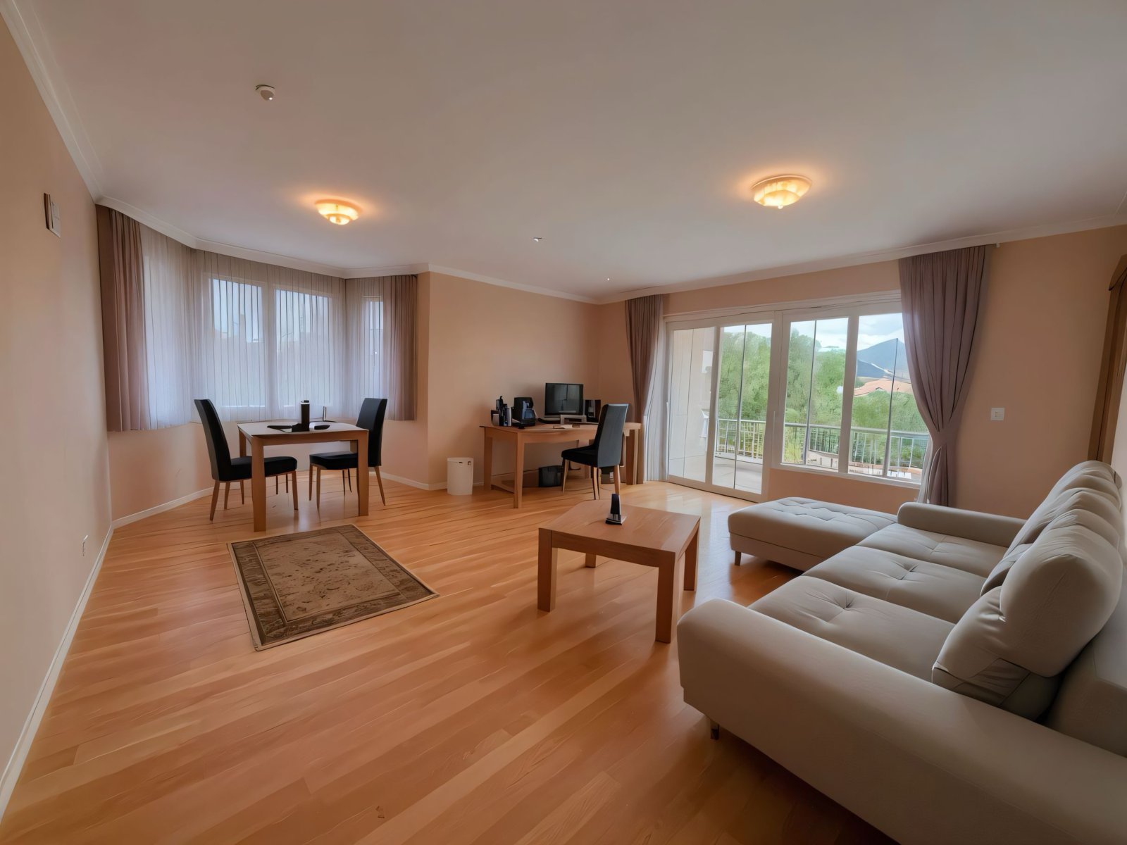 Lichtdurchflutetes Wohnzimmer mit Panorama-Balkonblick - Hochwertige Holzdielen garantieren Wohnkomfort!