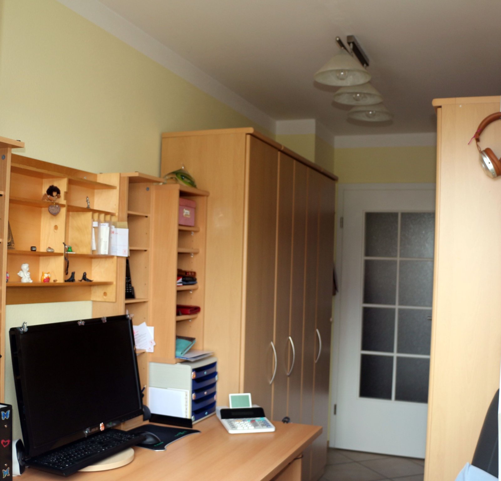 Effizientes Homeoffice mit intelligenter Raumaufteilung und integriertem Stauraum