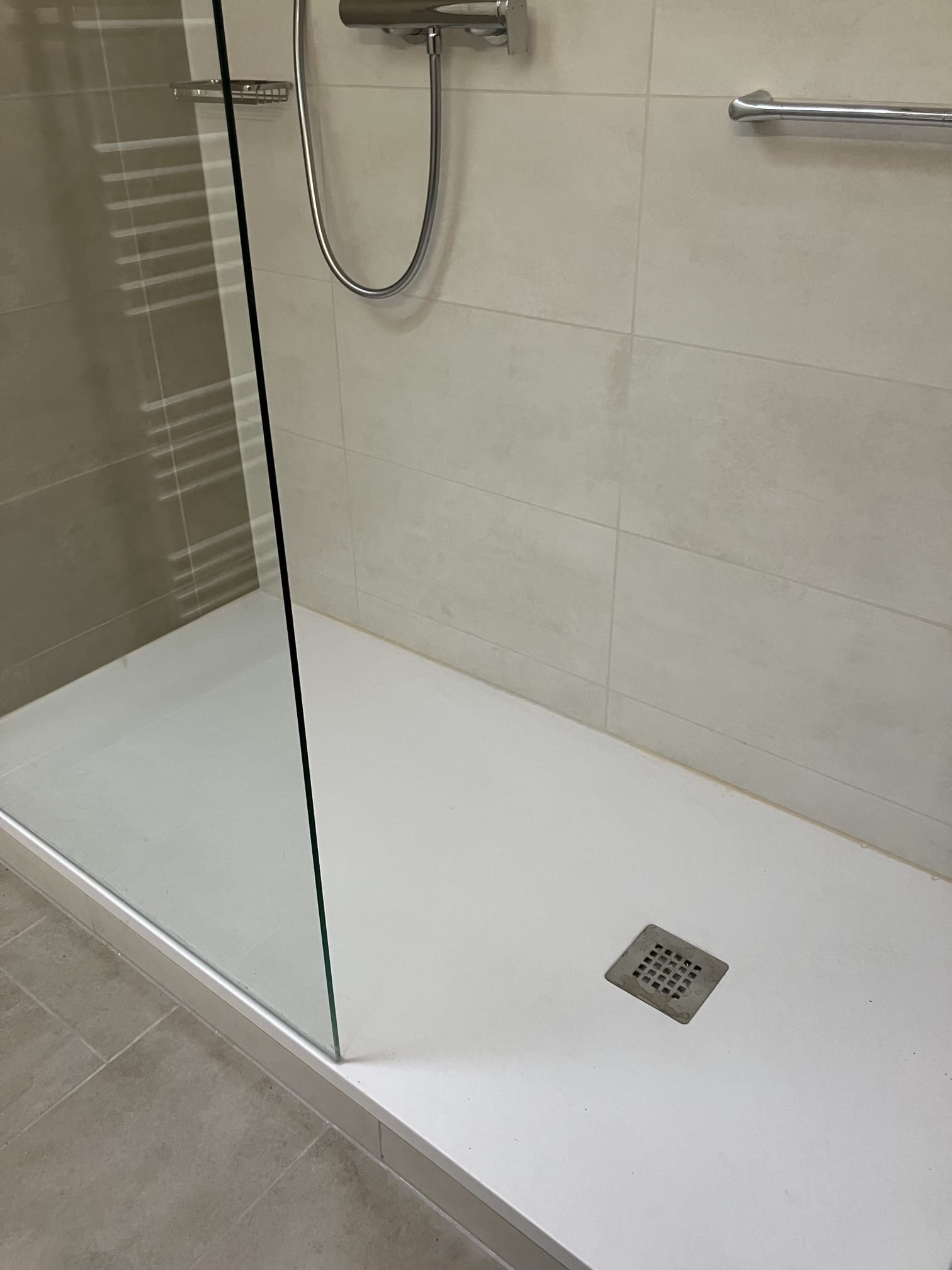 Badezimmer mit Dusche