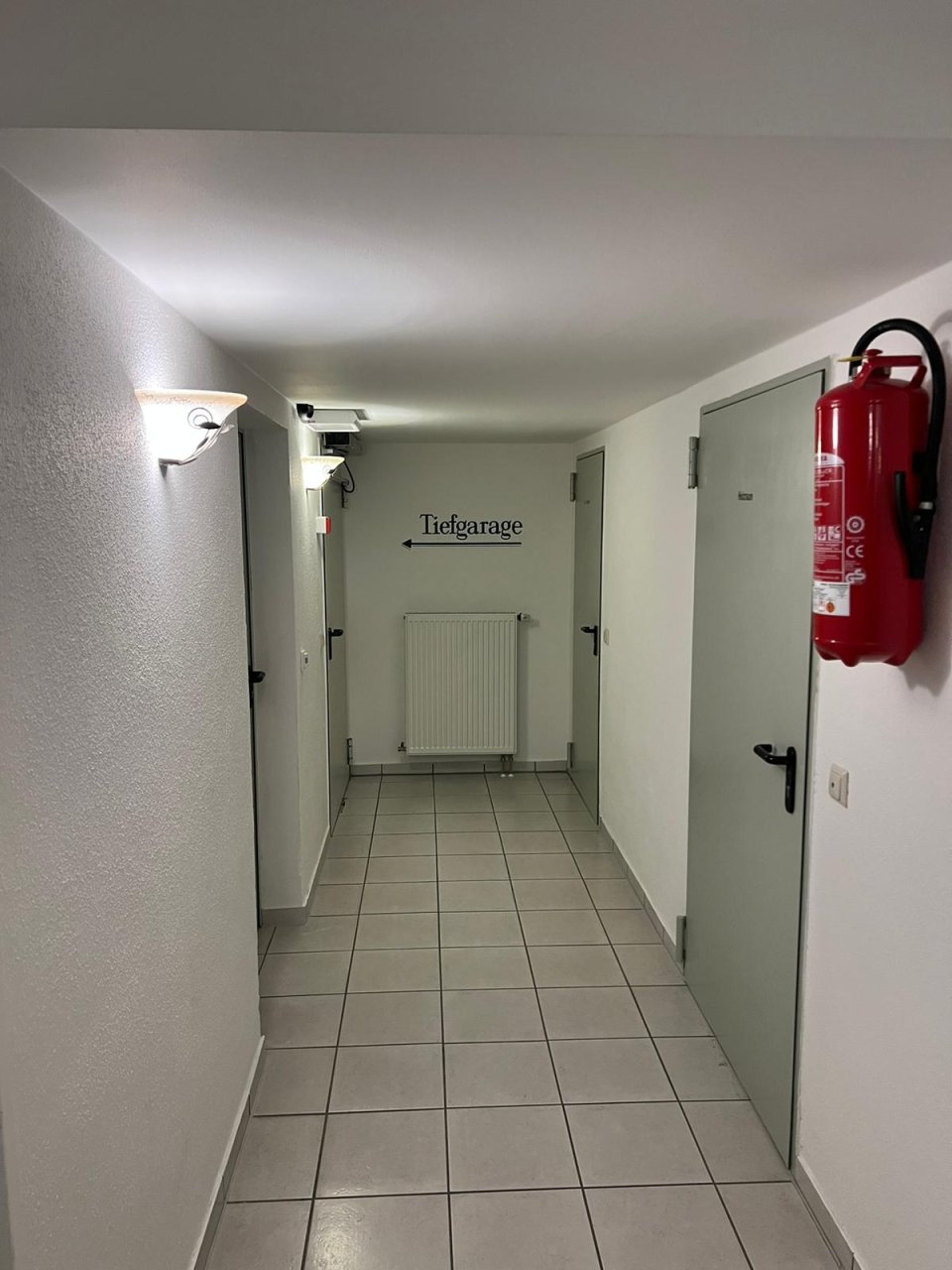 Übergabebereich mit Zugang zum Tiefgaragenparkplatz