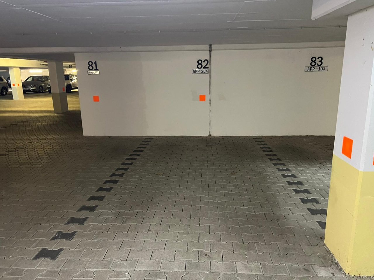 Stellplatz mit durchdachter Parkraumaufteilung und klarer Nummerierung
